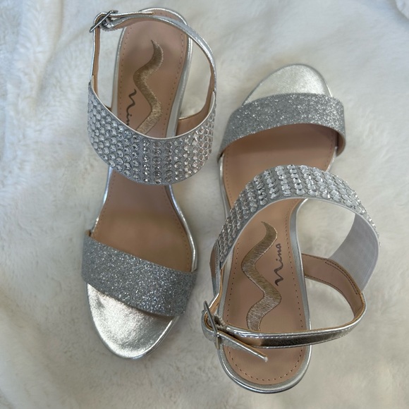 NINA -NWOT- Velinda Silver Rhinestone and Glitter Sandal Heels - Picture 1 of 6